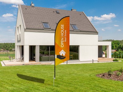 Feather Angled Flag - Medium 10ft - with Ground Spike Feather Angled Flag - Medium 10ft - with Ground Spike